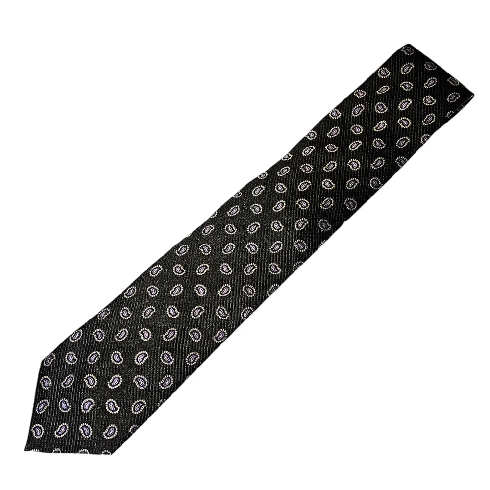 ROUNDTREE & YORKE TIE